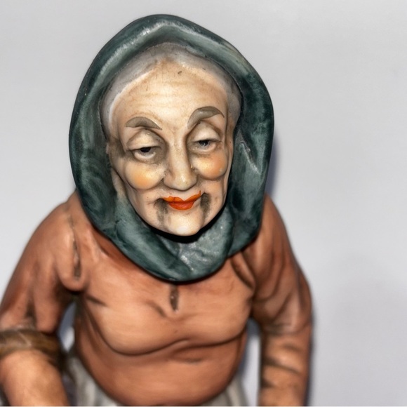 Vintage Figurine Set - Brown and Green Couple - Picture 2 of 13